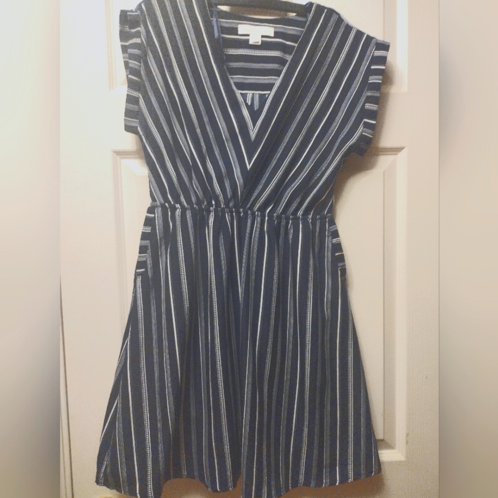 Women's dress! Great lines, cute fit and style.